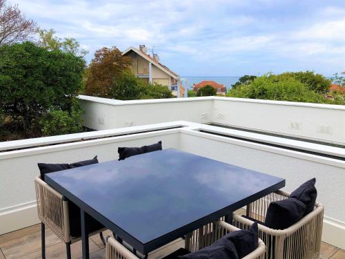 T2 lumineux vue bassin parking wifi PERLIERES