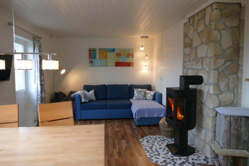 Koselig Hytte i Nykvåg (Koselig Hytte i Nykvag) in Straumsjoen