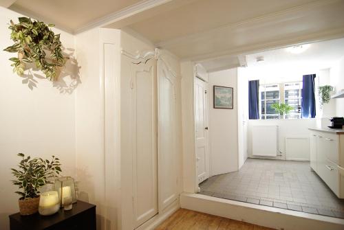 Cosy apartment right in the city center with AIRCO! 3