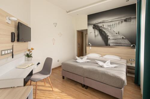 Guestroom, Kristaly Hotel in Keszthely City Center