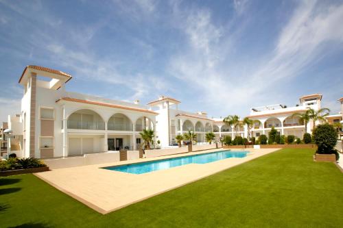 Fortuna 44 - AC, Pool and Roof Terrace in Ciudad Quesada