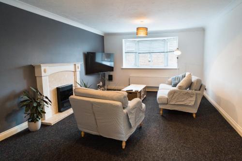 Beautiful Town House with Private Garden and Patio near Little Heath