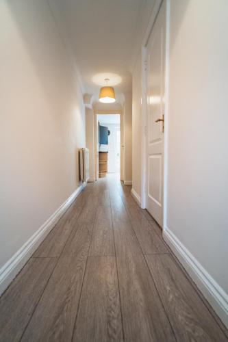 Beautiful Town House with Private Garden and Patio near Little Heath