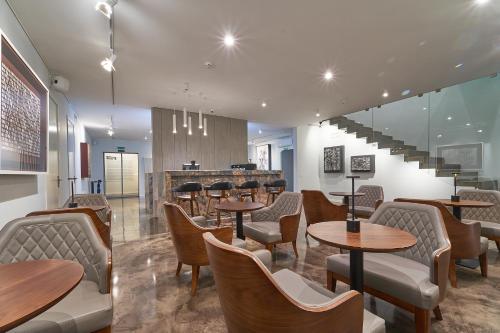 ArtBox Hotel near Auróra cirkáló