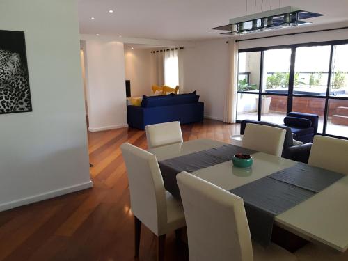 Amazing Penthouse in Sao Paulo, Morumbi área. (Amazing Penthouse in Sao Paulo, Morumbi area.) in วีลาอันดราเด