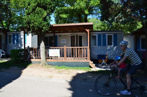 3 bedrooms, 5 beds