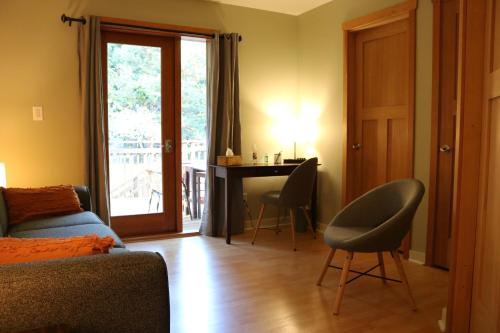 Facilities, Five Elements Lodge B&B with Outdoor Spa in Salt Spring Island (BC)