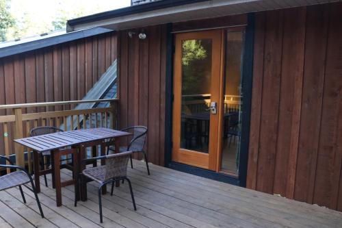 Balcony/terrace, Five Elements Lodge B&B with Outdoor Spa in Salt Spring Island (BC)