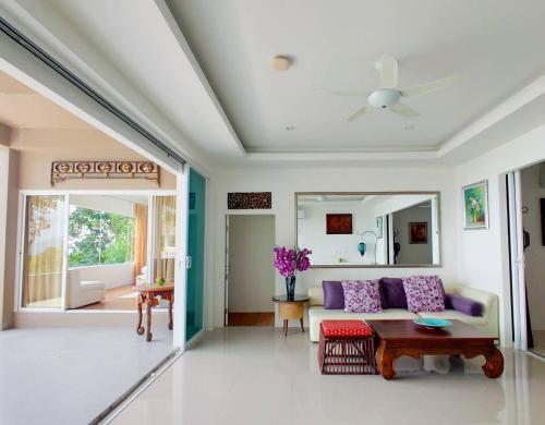 Lavish 5 BR Seaview Pool Villa