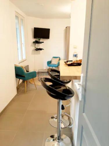. Le Petit Charmeur, parking, Wifi, gare