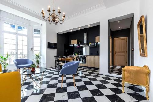 Majestueux 2 pièces centre ville à 300m de la mer! gîte à louer Menton