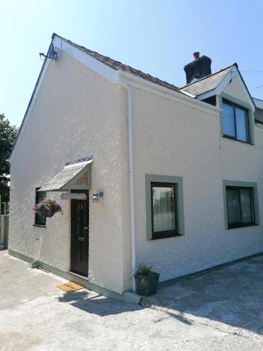 Cottage by the river in Cenarth with seasonal fishing and Wifi in Cenarth