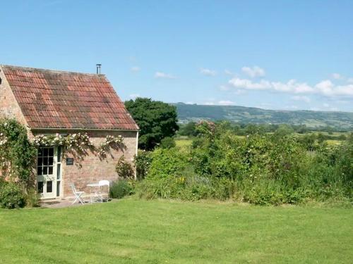 Pass The Keys Ian's Cottage, Wedmore - country cottage for two