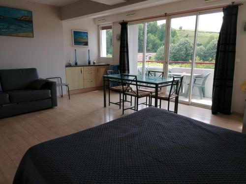 Espelette Hotel Residence Bergara 2-Star Hotel suite