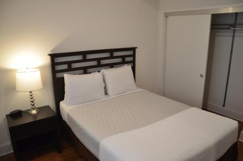 Hollywood Education Square 30 Day Rentals - image 12