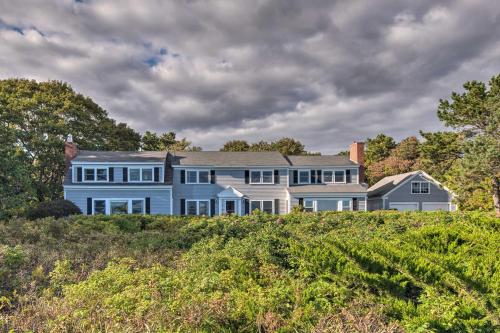 Expansive Beachfront Retreat with Outdoor Shower - image 7