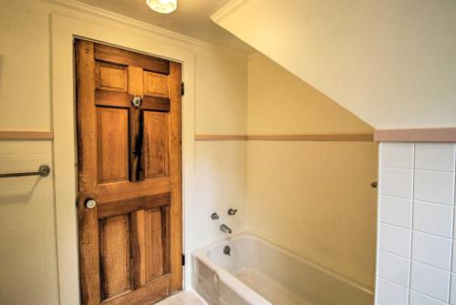 Expansive Beachfront Retreat with Outdoor Shower - image 9