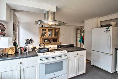 Expansive Beachfront Retreat with Outdoor Shower - image 11