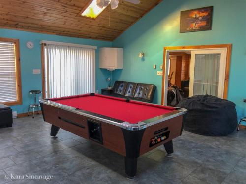 LH61-Lake Harmony Lake view Home with Hot Tub & Game Room