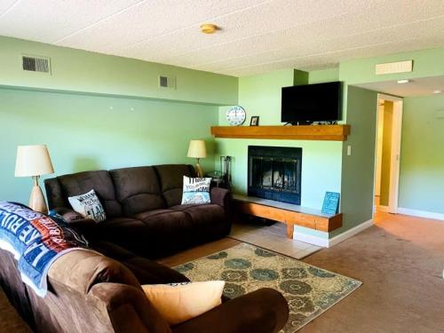 MLV-51-101-Pocono Lakefront Rental in Lake Harmony