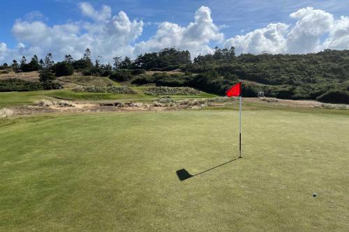 Chic Coos Bay Home with Pacific Ocean Views!