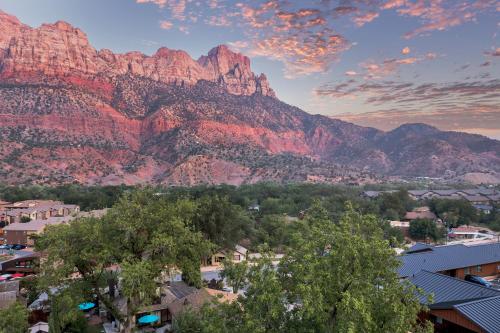 Red Rock Inn Cottages
