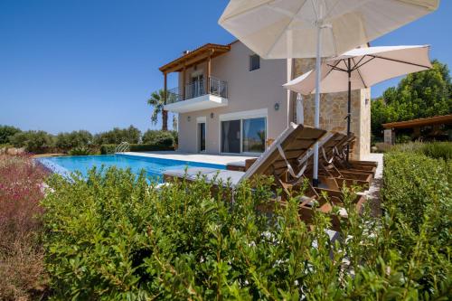 Villa Koutalas - Majestic Sunsets over the Pool