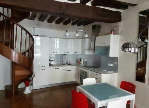 Beautiful Duplex in Le Marais 3 rooms gîte à louer Montreuil