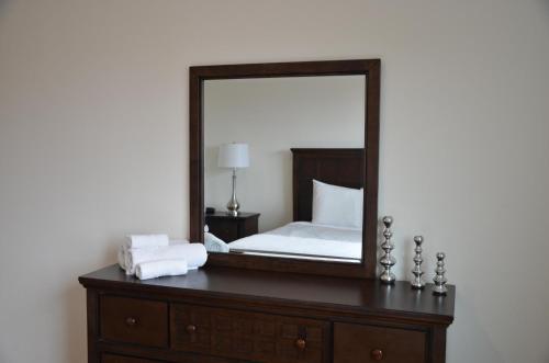 Hollywood Education Square 30 Day Rentals