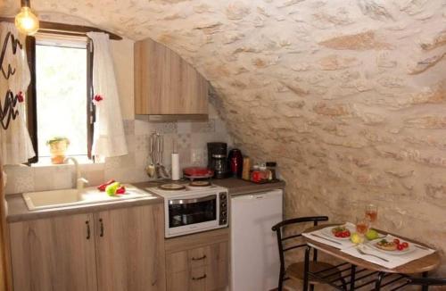 Mani Cavehouse lagkada