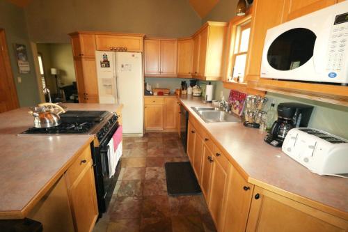 Landmark House - image 5