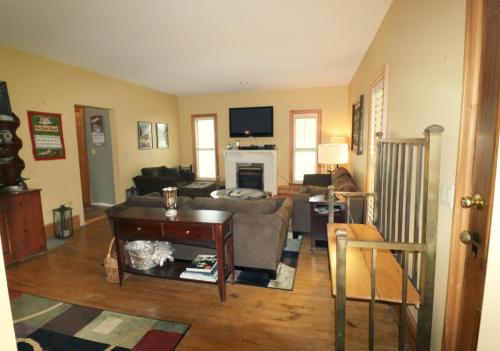 Landmark House - image 10