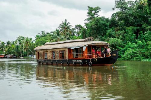 Grand Villa Houseboat