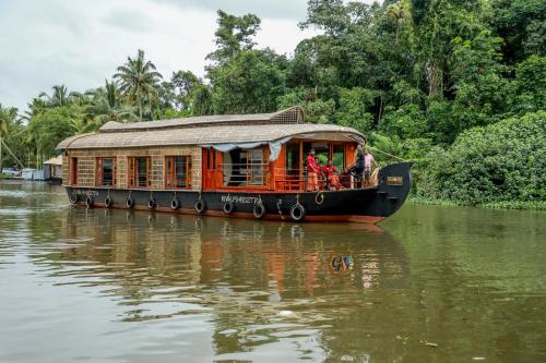 Grand Villa Houseboat