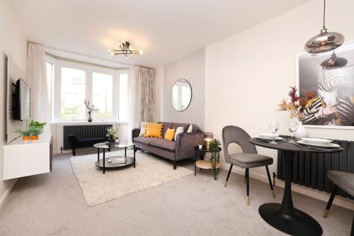 JOIVY Modern 1 bed Flat in West End, close to Princes Gardens, Edinburgh (photo 2)