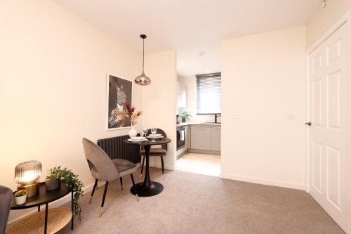 JOIVY Modern 1 bed Flat in West End, close to Princes Gardens, Edinburgh (photo 7)
