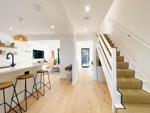 Pass The Keys Chic Two Storey House in Wapping