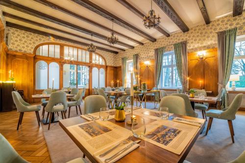 Restaurant, Hotel Debowy Biowellness & SPA Gory Sowie in Bielawa