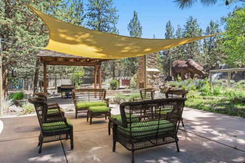 Big Bear with Patio with Fire Pit - image 9