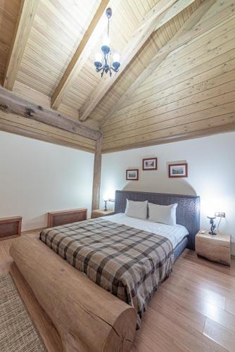 Big Family Chalet with Jacuzzi Rosa Khutor - image 12