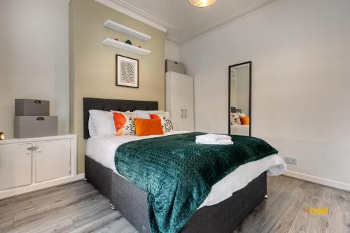 Host Liverpool - Lovely family home by centre & Anfield parking
