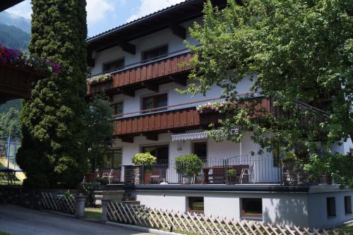 Three-Bedroom Apartment with Balcony