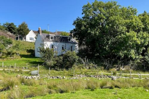 . Beautiful cottage in a wonderful Highland setting