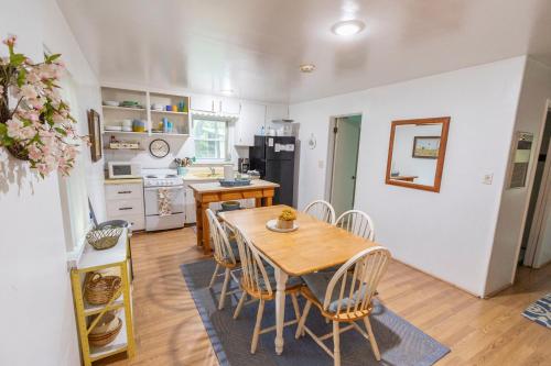 Riverfront Cottage - Guadalupe River Front - image 2