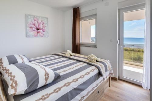 Villa - Beach Front image 10