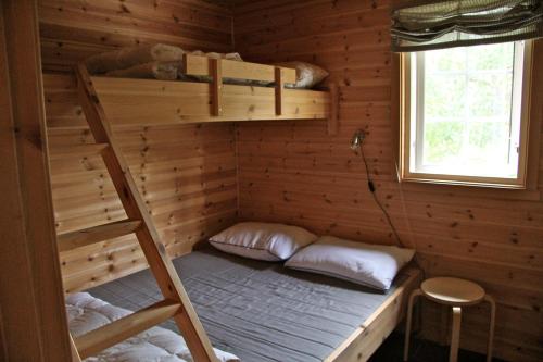 3 bedrooms, 7 beds