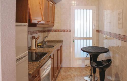 dapur, Amazing Apartment In Orihuela Costa in La Florida