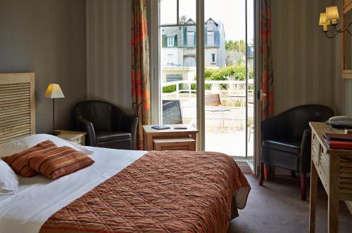 Almoria Hotel & SPA in โดวีล