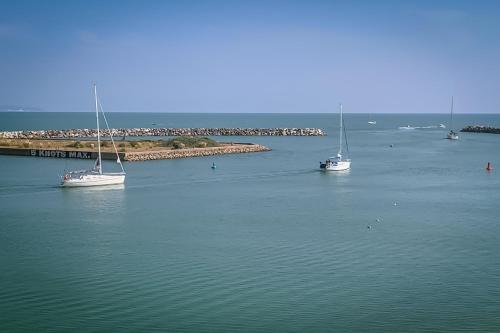 Picture of Seaviews Sovereign Harbour - Adults-Only Apartment
