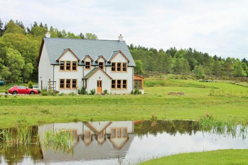 Accommodation in Dores